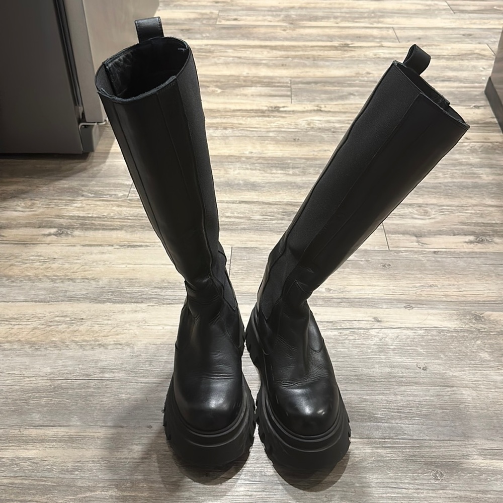 ALOHAS Go Getter Boots / Black Knee-high Boots with Track Soles